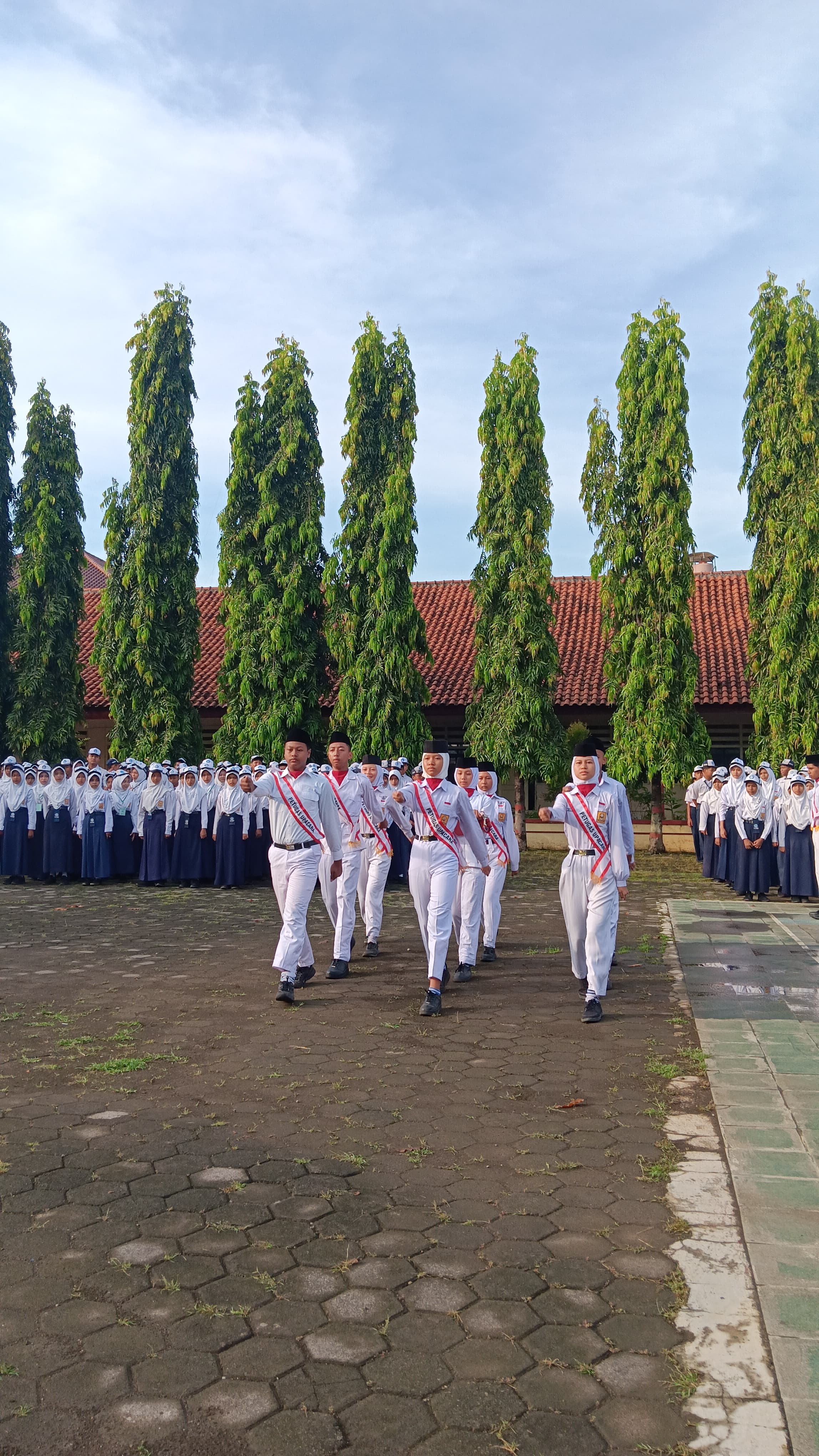 Peringatan Hari Kartini di SMPN 1 Wonopringgo: Semangat Kartini untuk Generasi Muda
